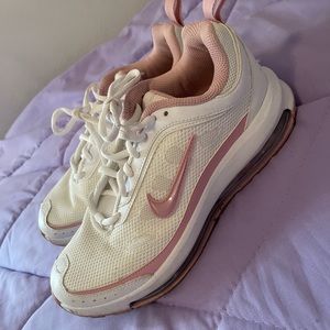 Women’s Nike Air Max Shoes 8.5